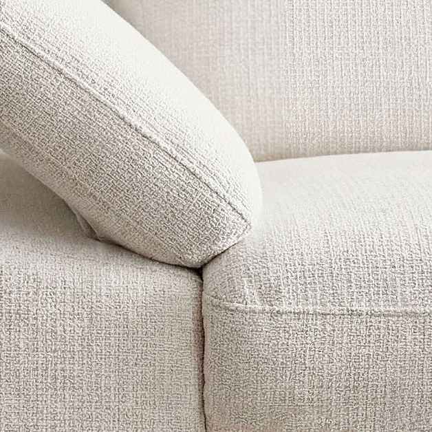 Ecksofa 1082 in Bezug Famous in der Farbe Nature, Detailaufnahme der Armlehne