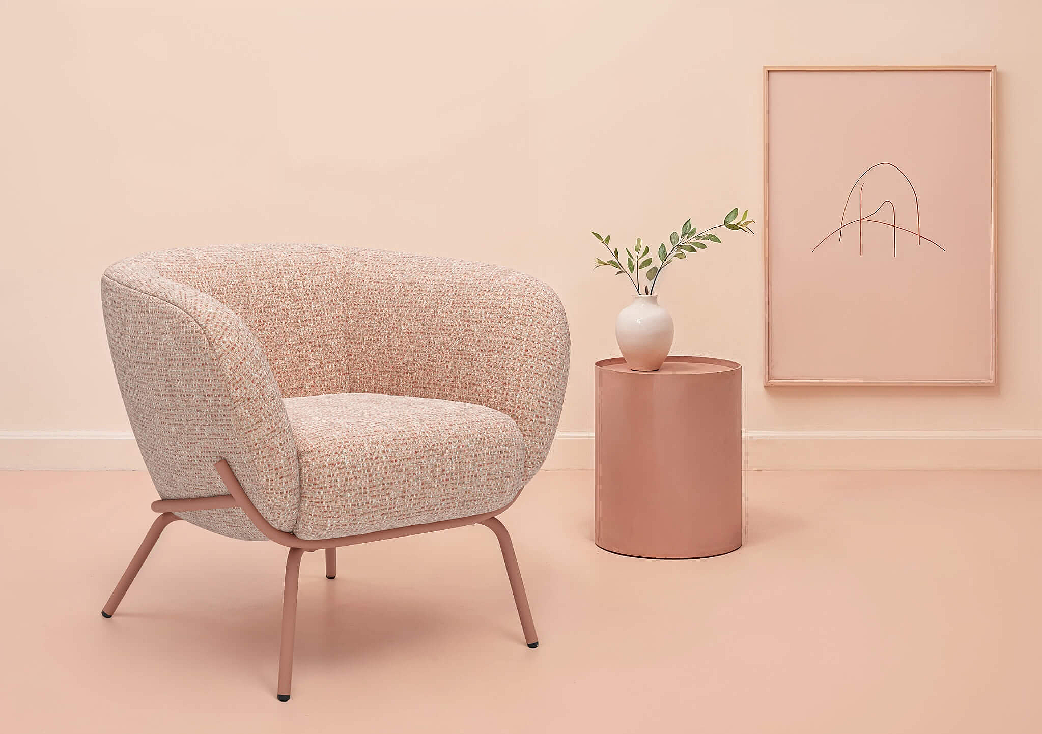 Dance armchair in Milano fabric in the colour Peach with a Rosewood metal frame