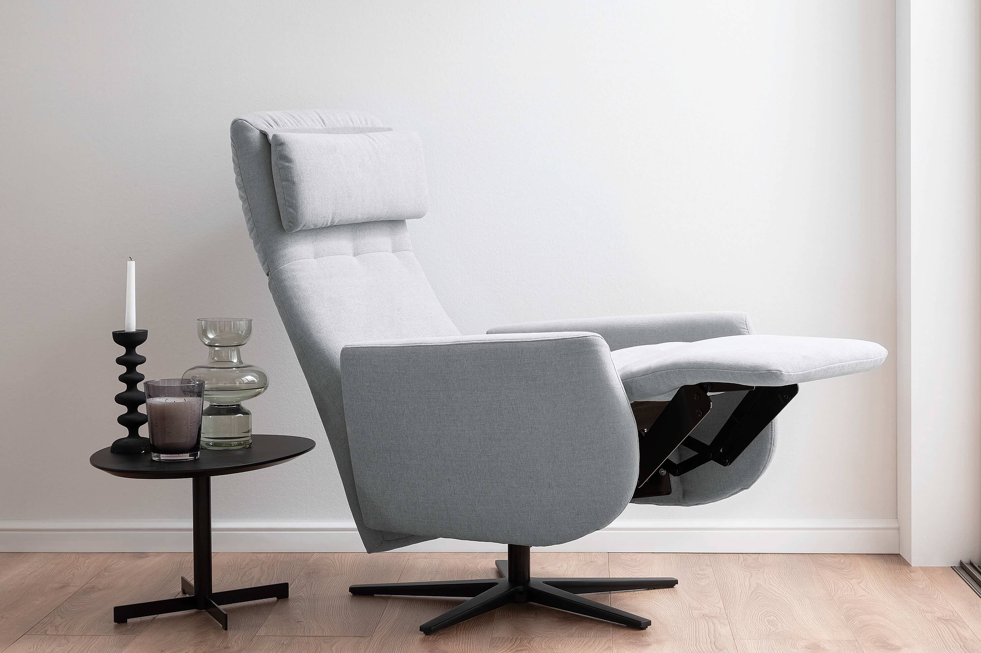 Funktionssessel Aramo in Bezug Easy-Care in der Farbe Light Blue in Wohnambiente