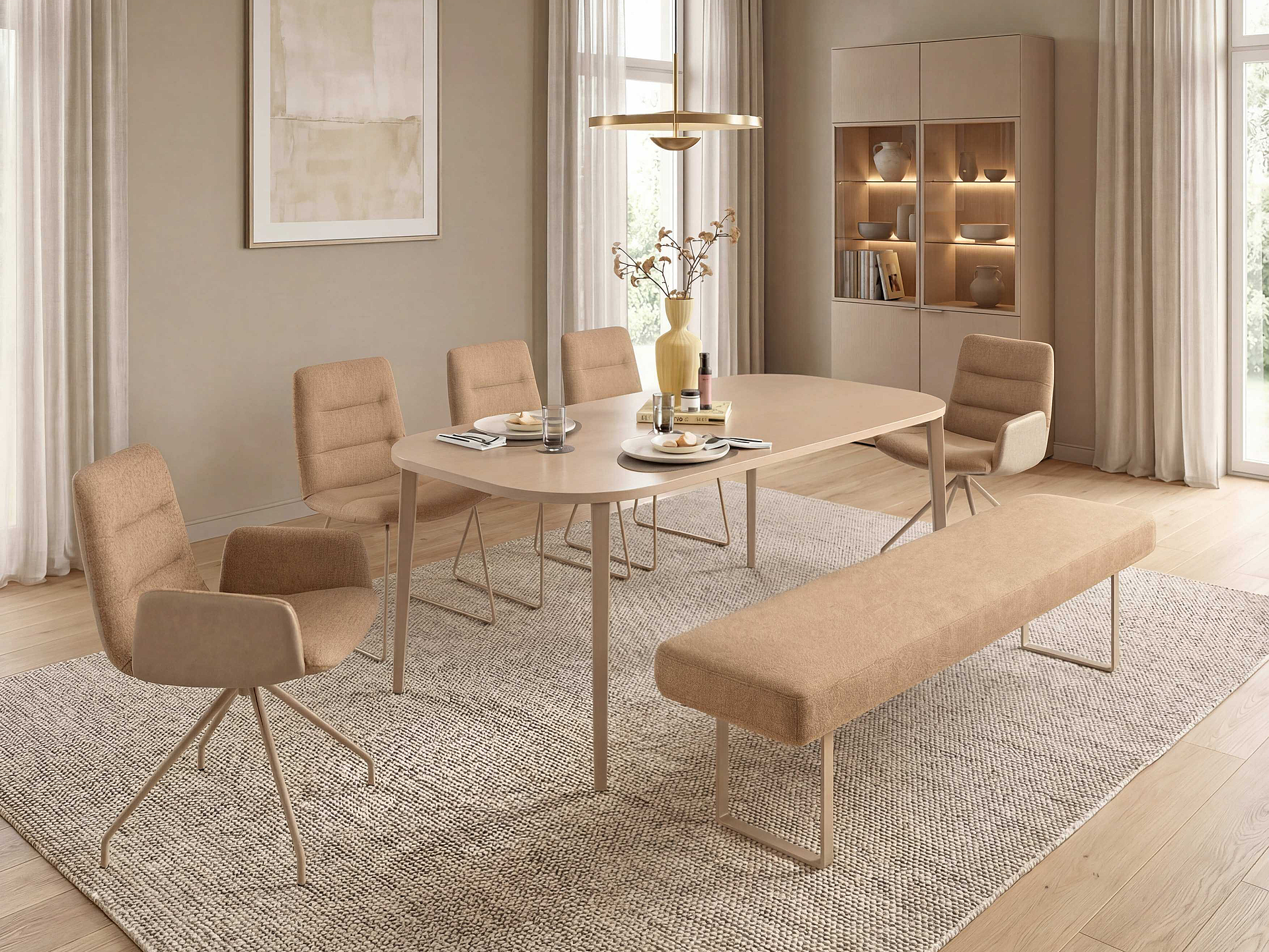 Esszimmerbank Lungo und Armlehnenstuhl Russel in den Bezügen Salt'n'Pepper und Vicenza Taupe in Wohnambiente