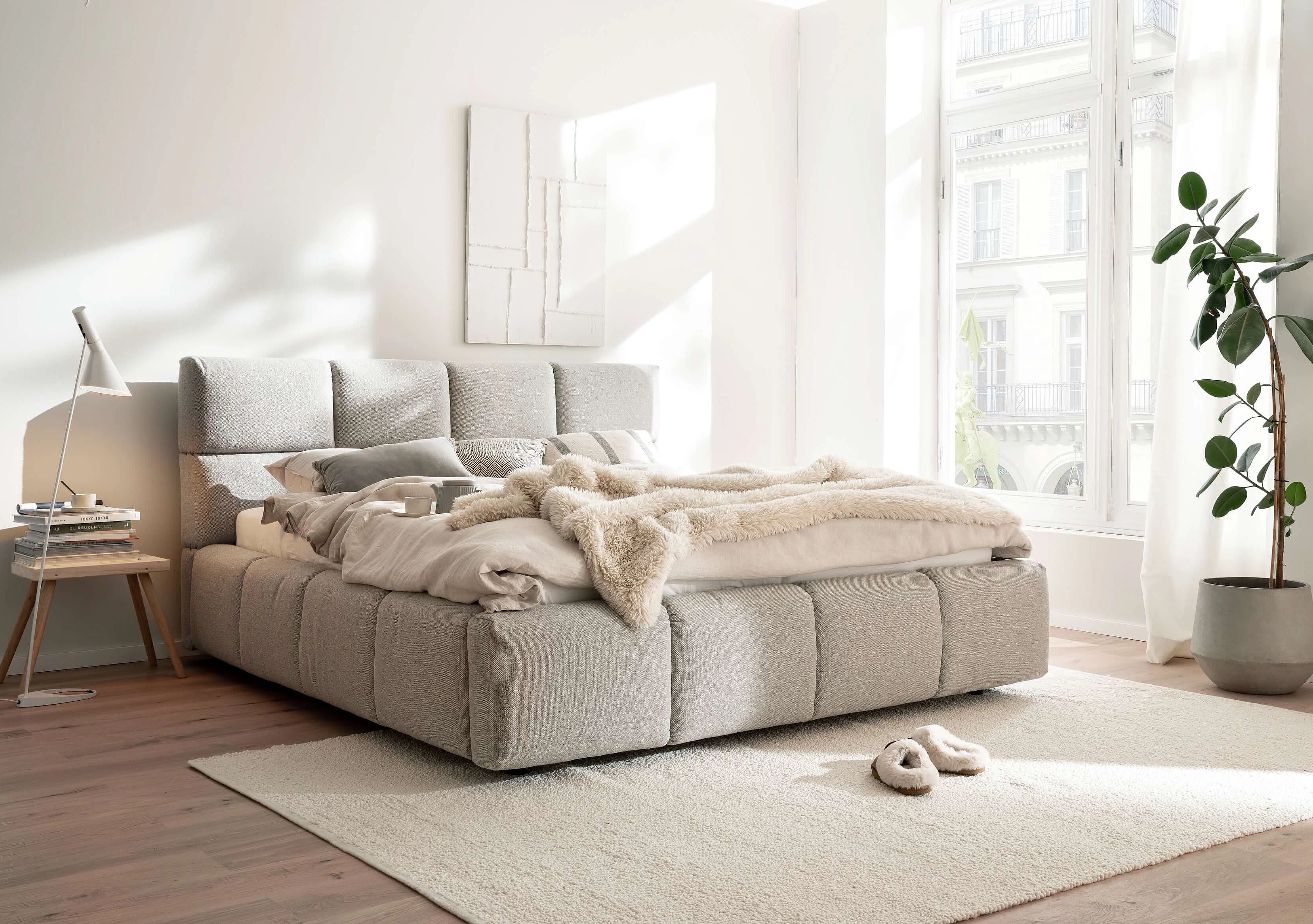 Samba double bed with a Salt’n’Pepper cover in Silver in a cosy atmosphere