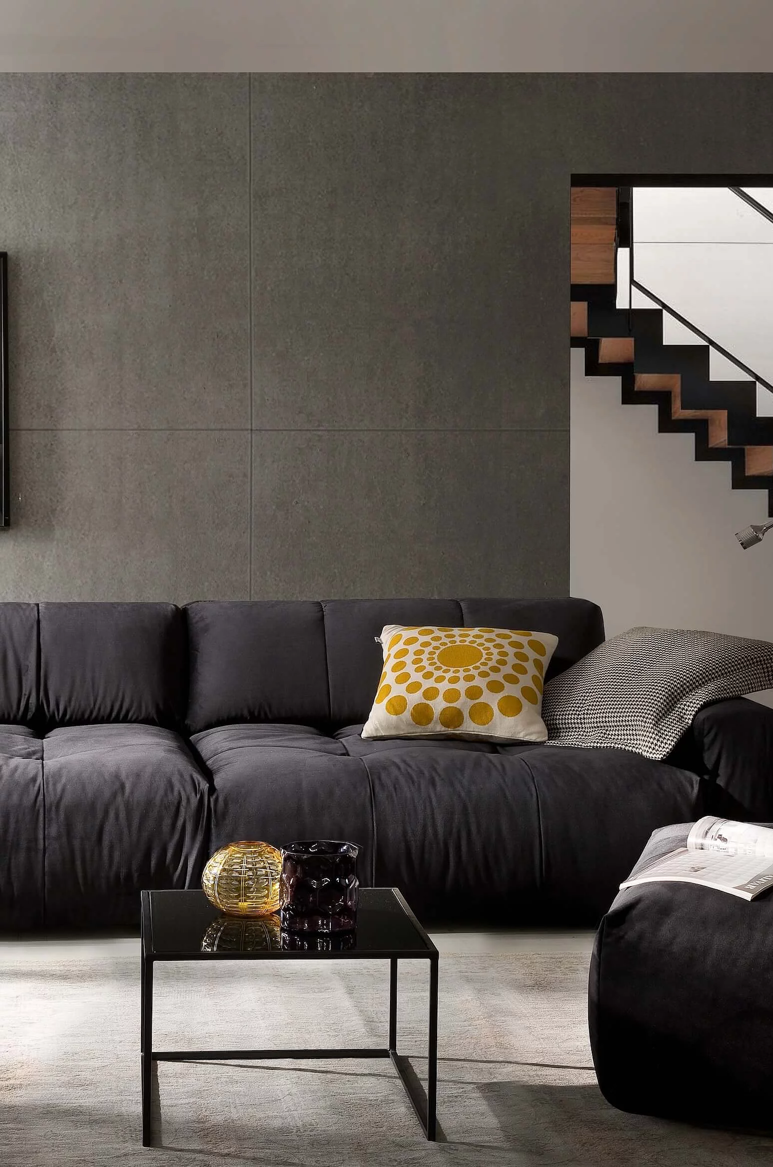 Einzelsofa Paddock in Bezug Velvet in der Farbe Black in Wohnambiente