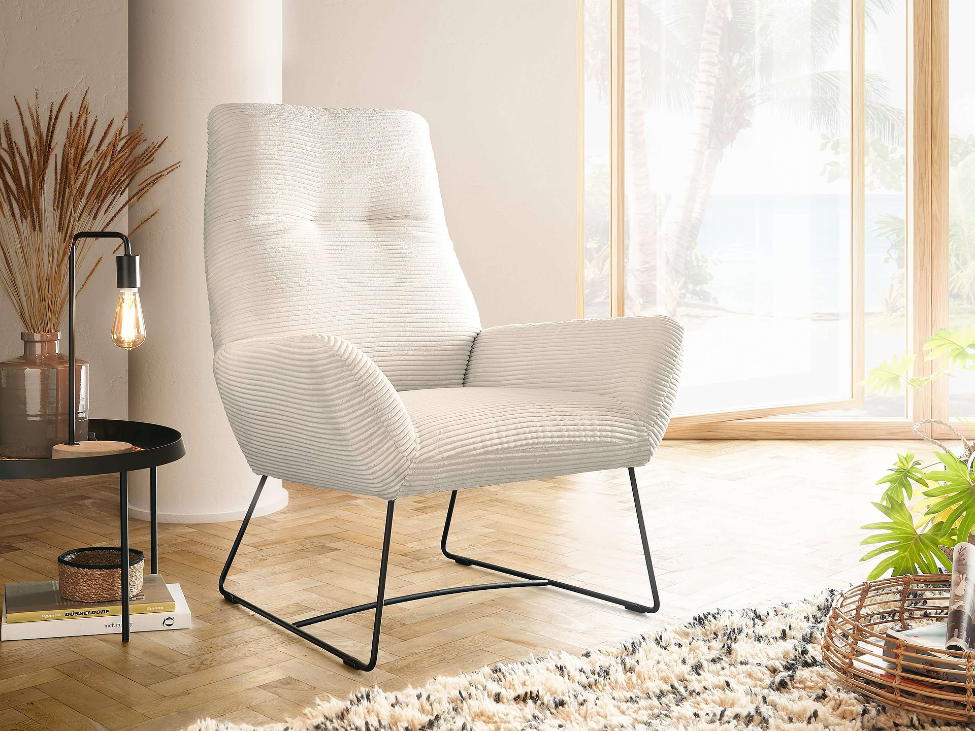 Sessel Basic in Bezug Cord in der Farbe Snow in Wohnambiente