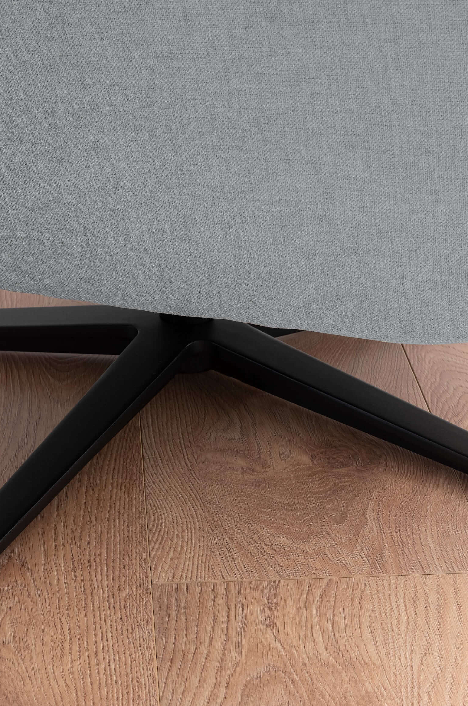 Sessel Aramo, Detailaufnahme des Fußes