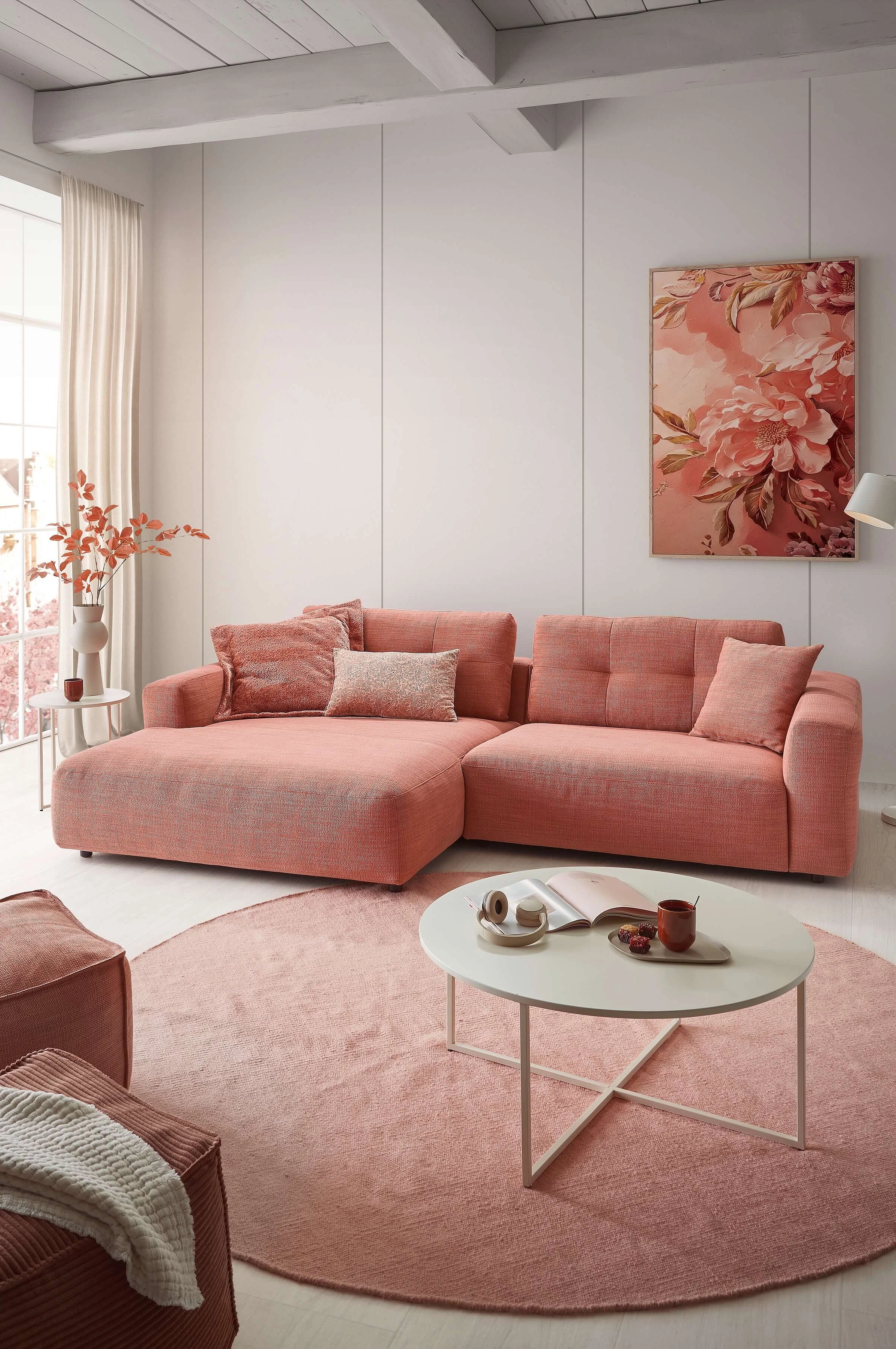 Ecksofa Nelly in Bezug Picasso in der Farbe Peach in Wohnambiente