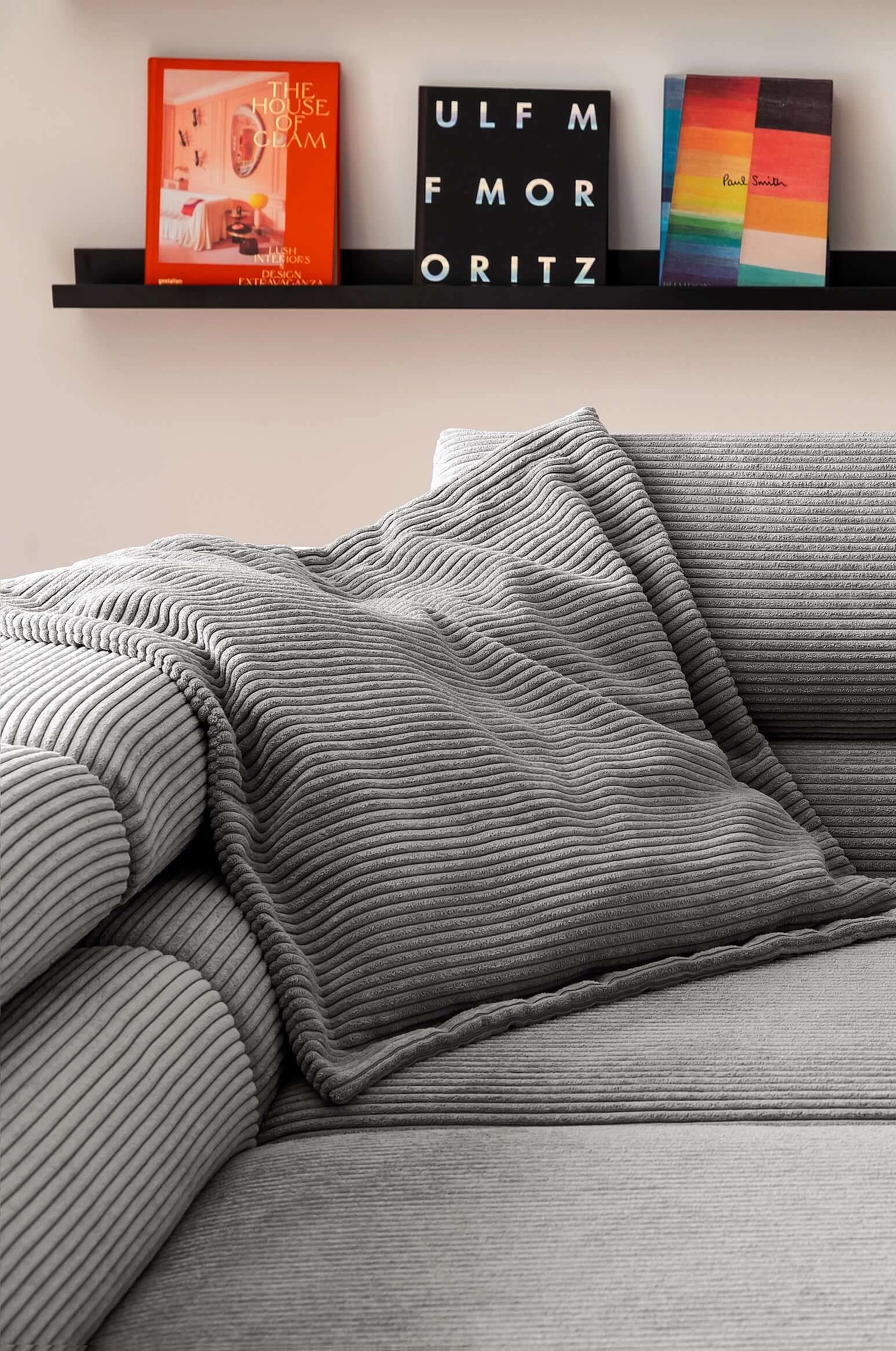 Ecksofa Spring in Bezug Cord in der Farbe Grau in Wohnambiente