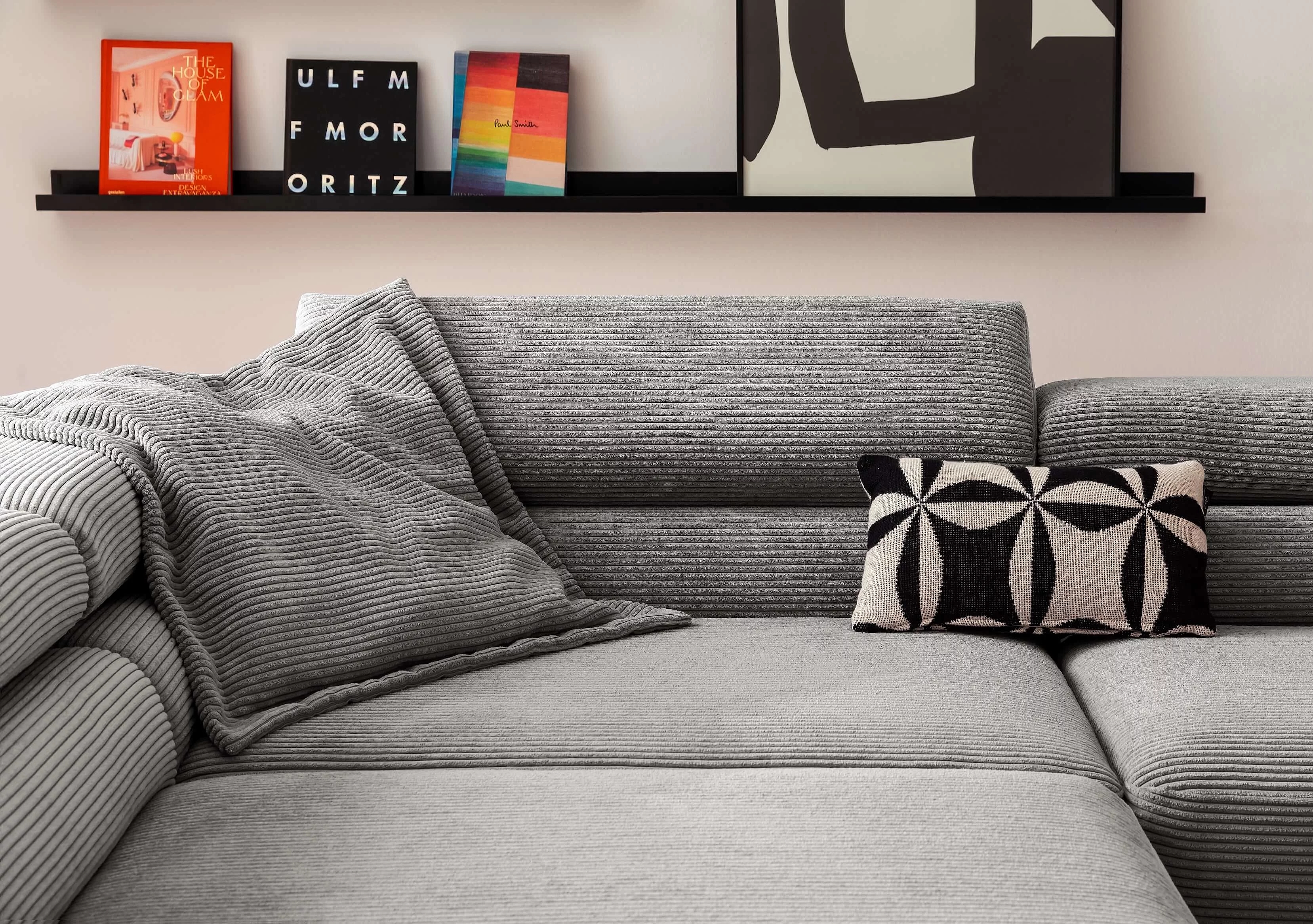 Ecksofa Spring in Bezug Cord in der Farbe Grau in Wohnambiente