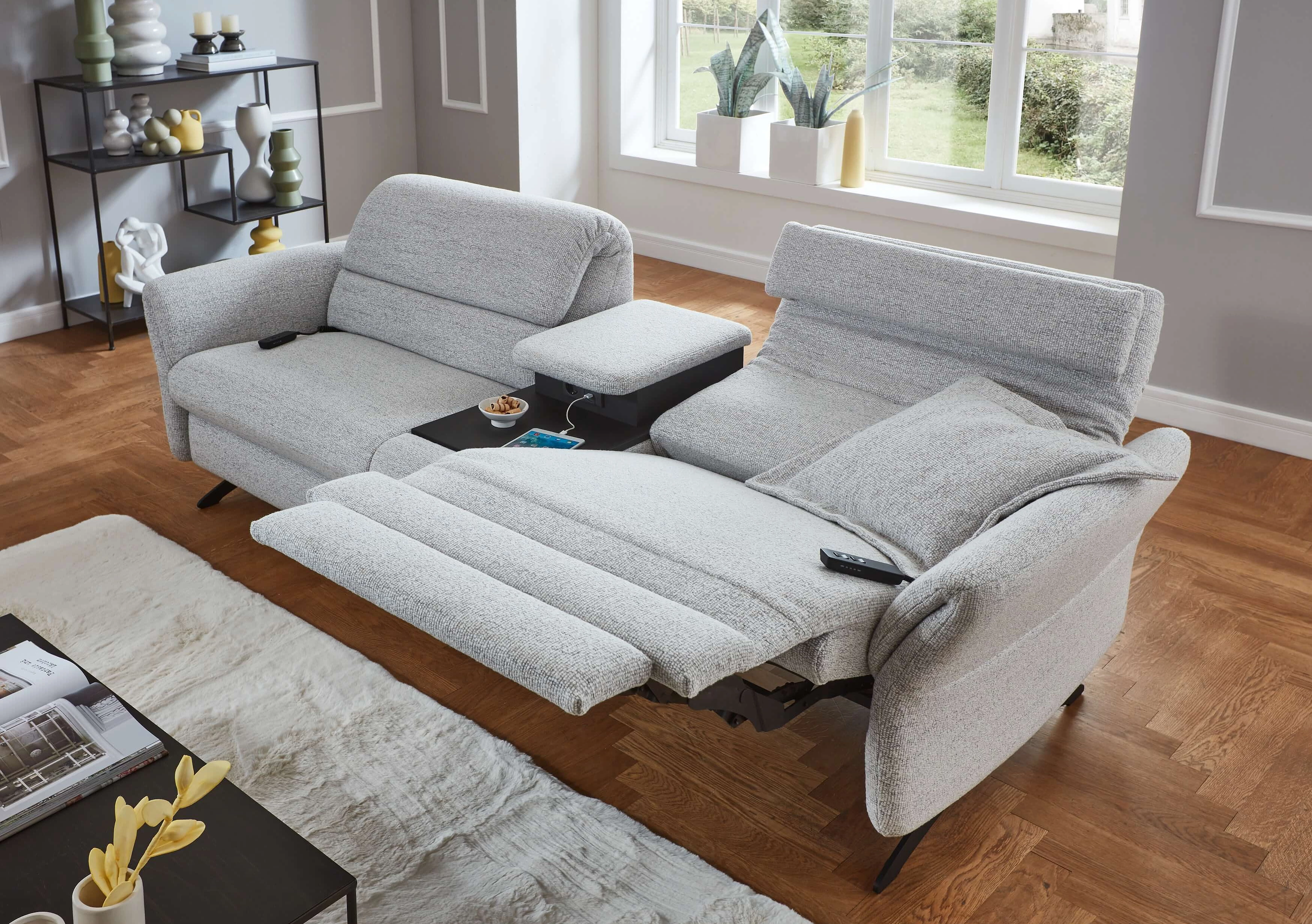 Einzelsofa 5031 mit Relaxfunktion in Bezug Donna in der Farbe Silver in Wohnambiente