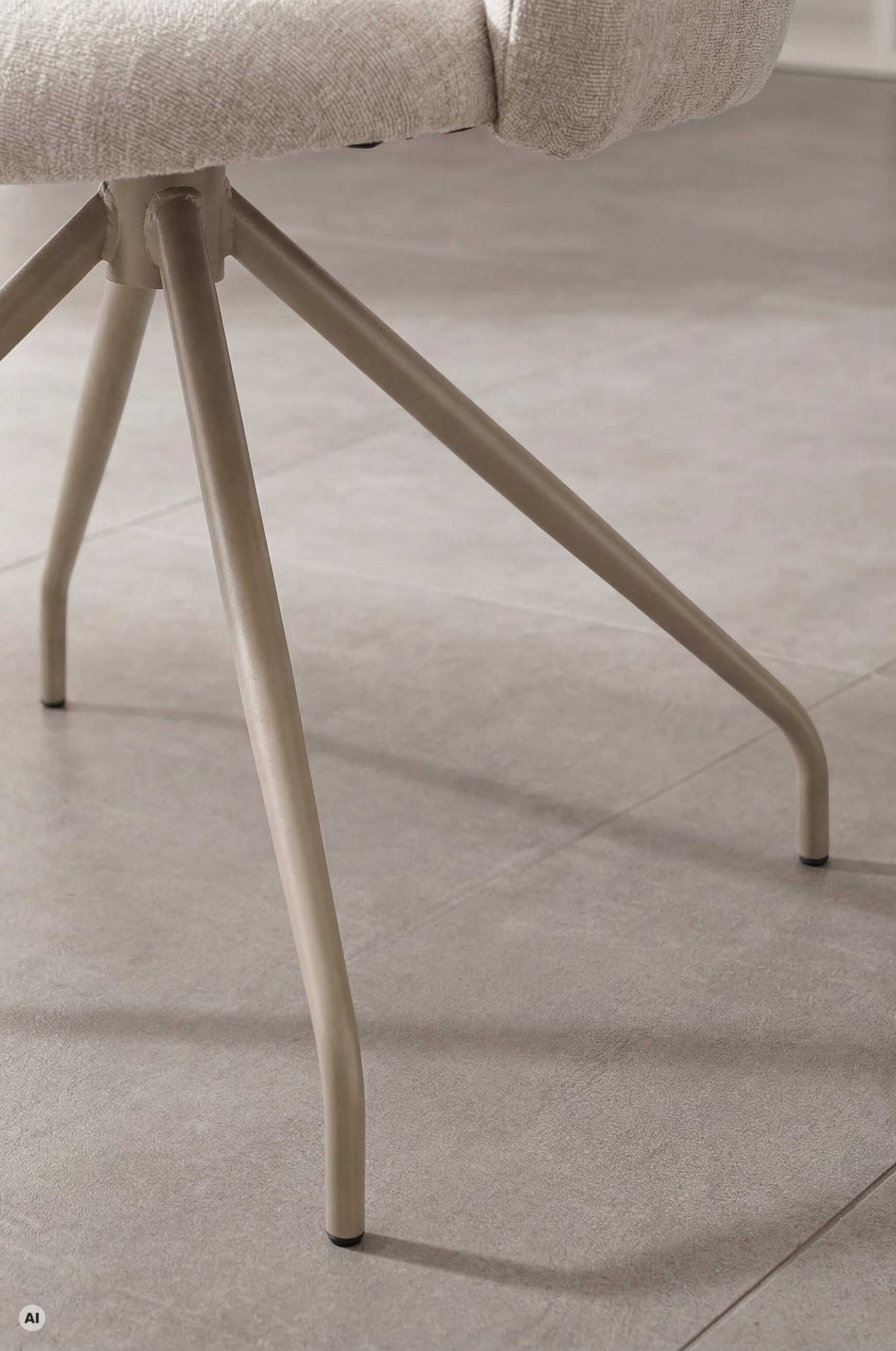 Belly chair with Yelda upholstery in the colour Nature and a Toffee-coloured frame – a closer look