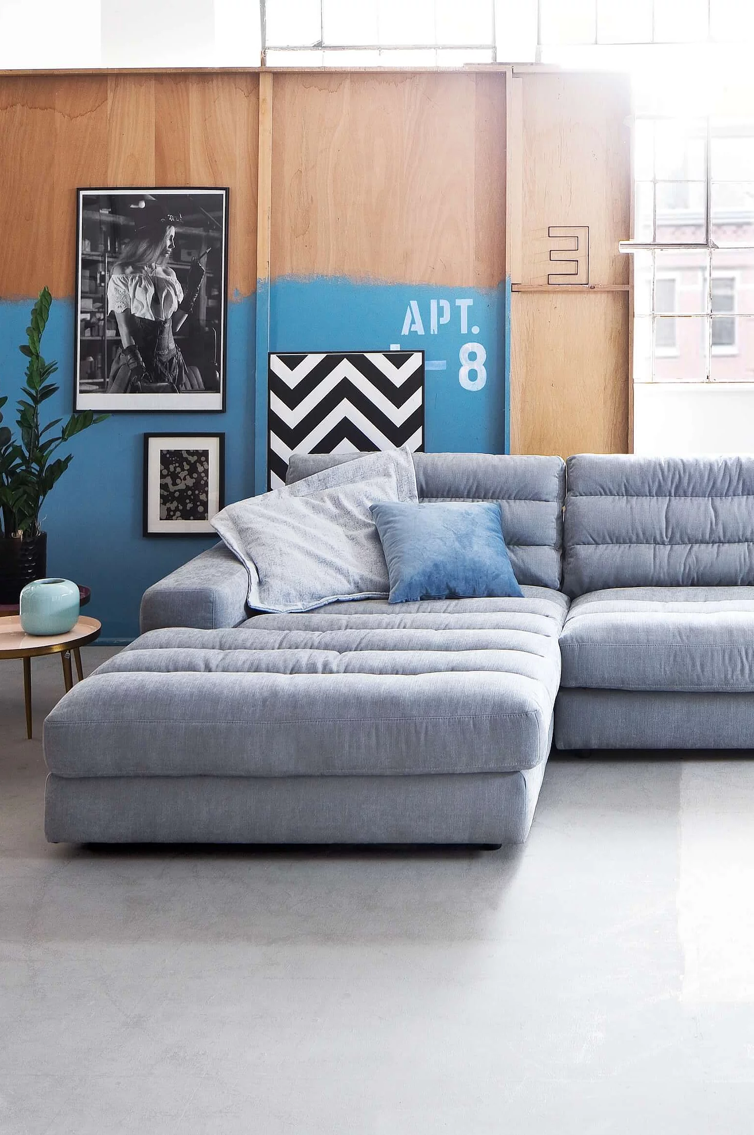 Ecksofa Stripes in Bezug Yelda in der Farbe Hellblau in Wohnambiente